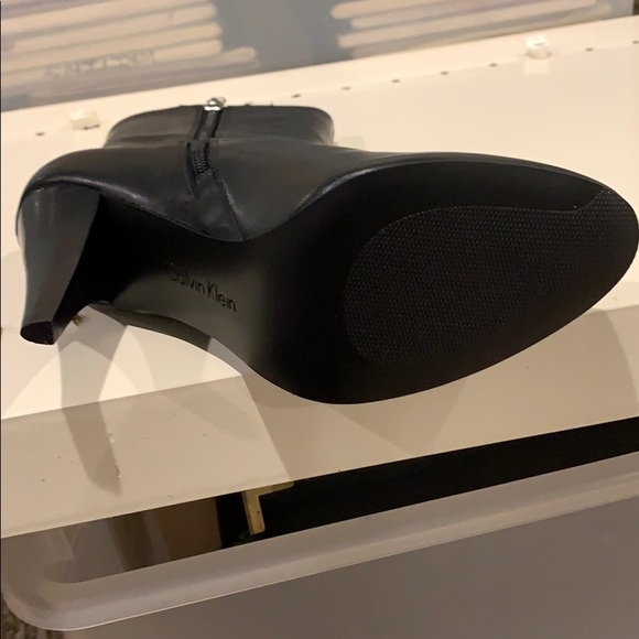 NWT Calvin Klein boots - Picture 7 of 7